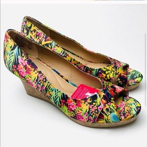 🆕 Dexflex Comfort NWT Peep Toe Wedges Heels Sz 9.5